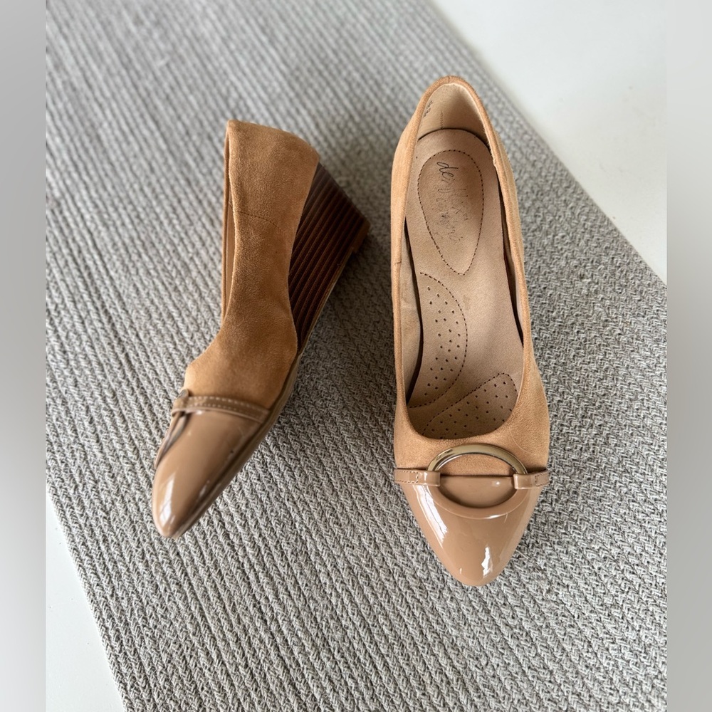 Dexflex Tan Patent Suede Buckle Ponted Toe Wedge Heels Size 10